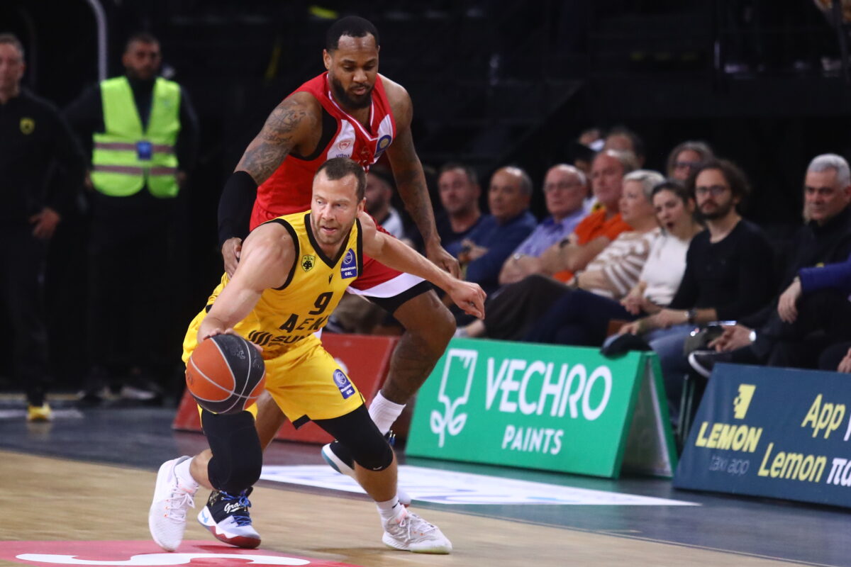 ΑΕΚ - Ολυμπιακός: Με μισή ώρα καθυστέρηση ξεκίνησε το δεύτερο ημίχρονο