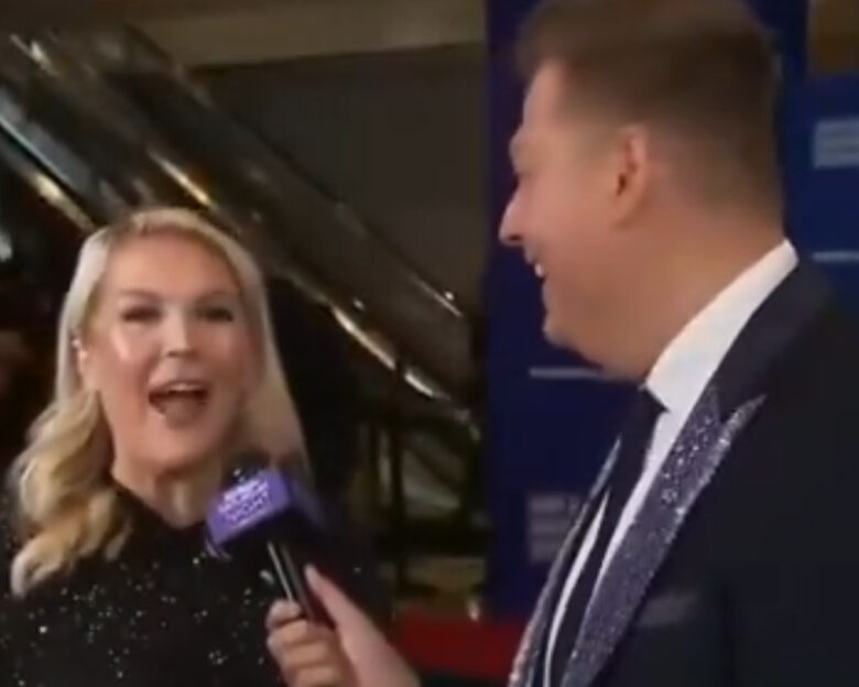 Η εκπρόσωπος Τύπου του Λευκού Οίκου Καρολάιν Λέβιτ λίγη ώρα πριν τους πυροβολισμούς