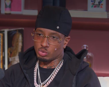 Ο Light κατά τη διάρκεια της συνέντευξης