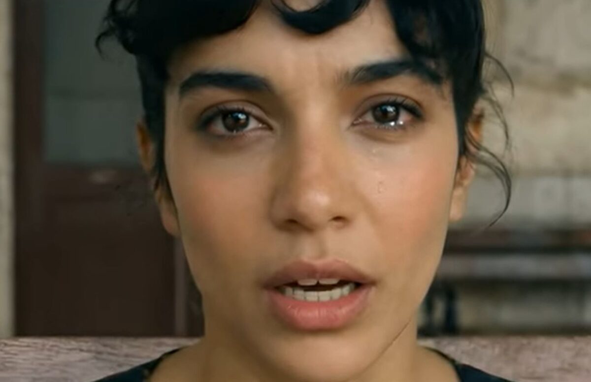 Η «AI τραγουδίστρια» Lolita προκαλεί θύελλα στη Ρουμανία κι έχει εξοργίσει τους Ρομά