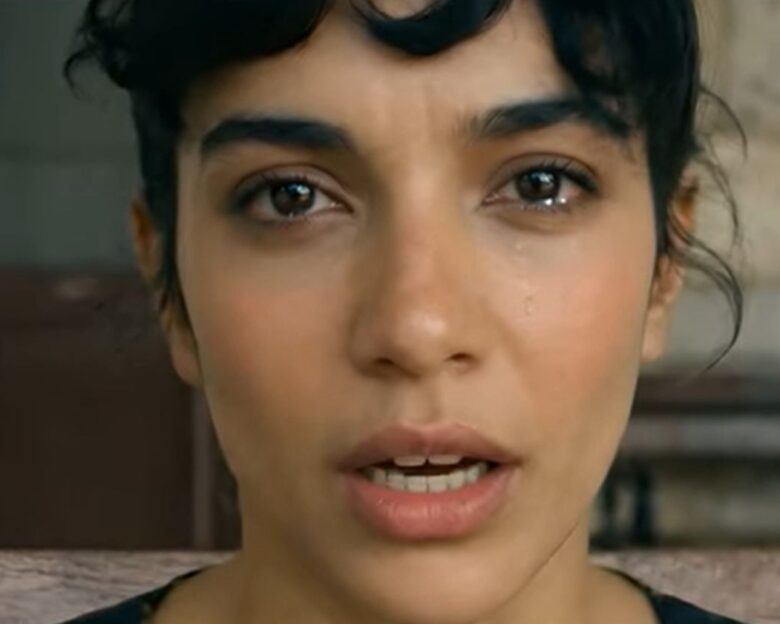 Η ΑΙ τραγουδίστρια της Ρουμανίας Lolita