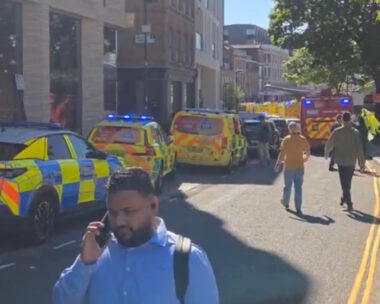 Στιγμιότυπο από βίντεο έξω από το Farrigdon