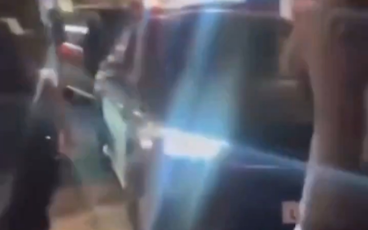 Η στιγμή που 29χρονη οδηγός πατάει και τραυματίζει τρεις πεζούς μετά από καυγά στο Λονδίνο