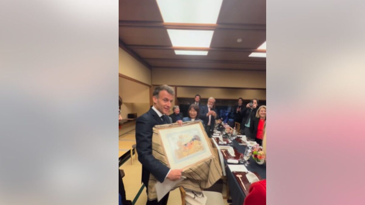 Το ιδιαίτερο δώρο που έλαβε ο Μακρόν στην Ιαπωνία