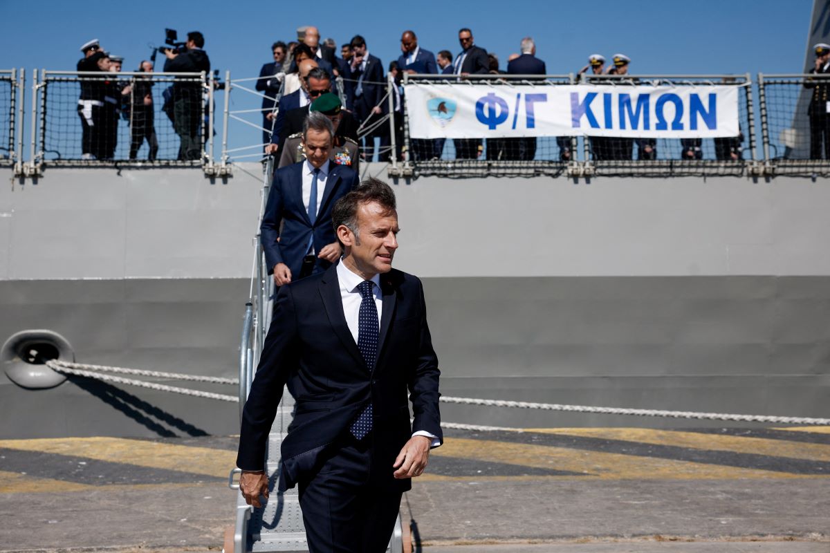 Μακρόν και Μητσοτάκης στη φρεγάτα «Κίμων»