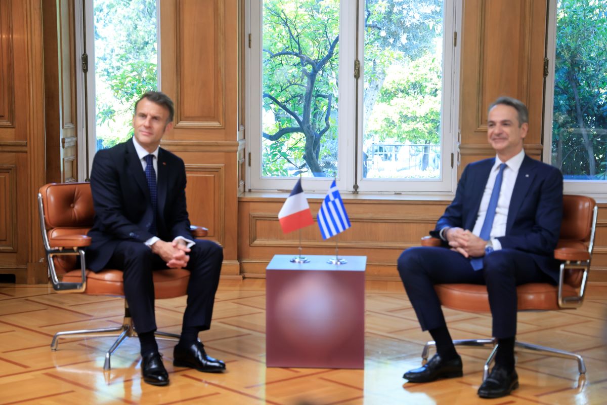 Live η συνάντηση Μητσοτάκη και Μακρόν στο Μέγαρο Μαξίμου και η υπογραφή της νέας αμυντικής συνεργασίας Ελλάδας – Γαλλίας