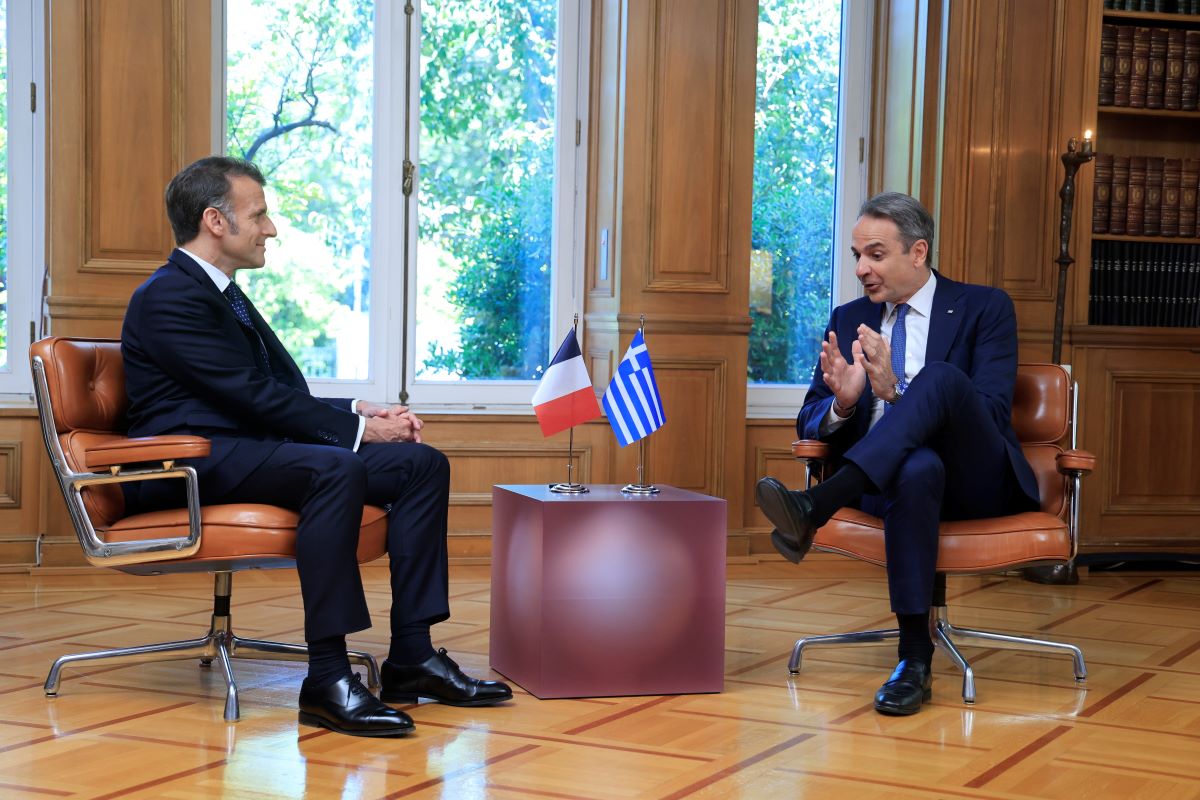 Live η συνάντηση Μητσοτάκη και Μακρόν στο Μέγαρο Μαξίμου και η υπογραφή της νέας αμυντικής συνεργασίας Ελλάδας - Γαλλίας
