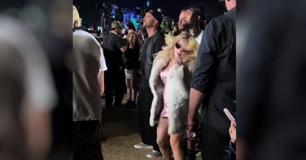 Η Madonna τα «έσπασε» στο Coachella: Χόρεψε σαν μικρό παιδί δείχνοντας πως τα 67 είναι απλά ένας αριθμός