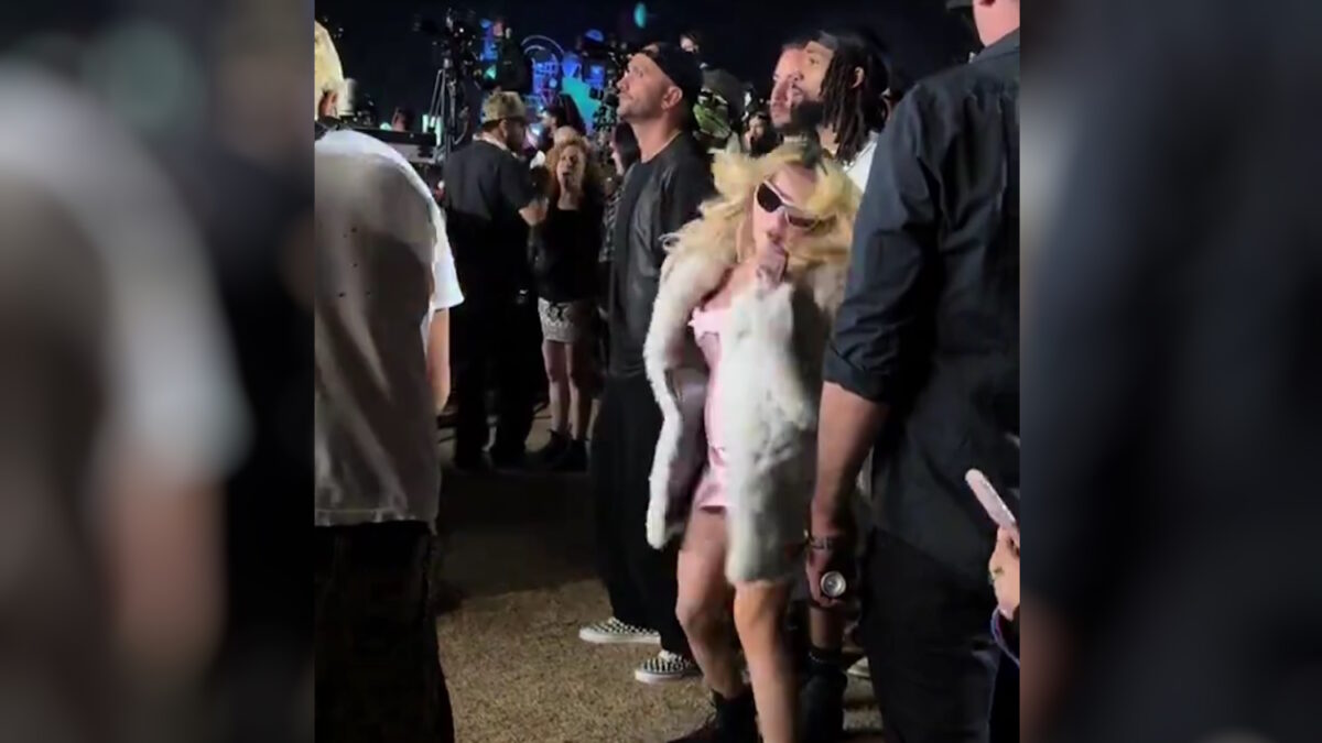 Η Madonna τα «έσπασε» στο Coachella: Χόρεψε σαν μικρό παιδί δείχνοντας πως τα 67 είναι απλά ένας αριθμός