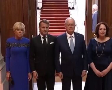 Αρχίζει το επίσημο δείπνο προς τιμήν του Εμανουέλ Μακρόν και της συζύγου του, Μπριζίτ στο Προεδρικό Μέγαρο