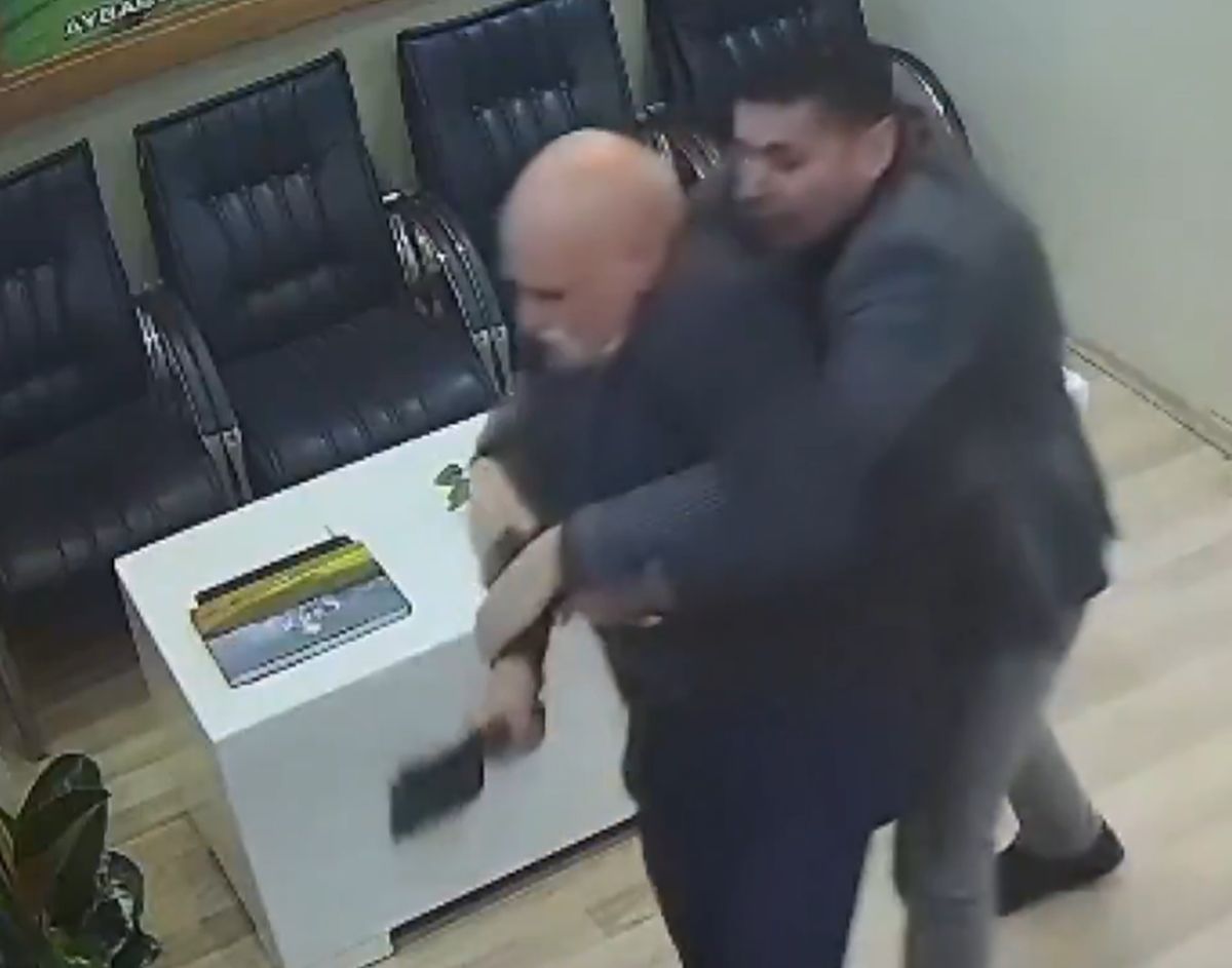 Ηλικιωμένος επιτέθηκε με μπαλτά σε υπάλληλο στην Τουρκία