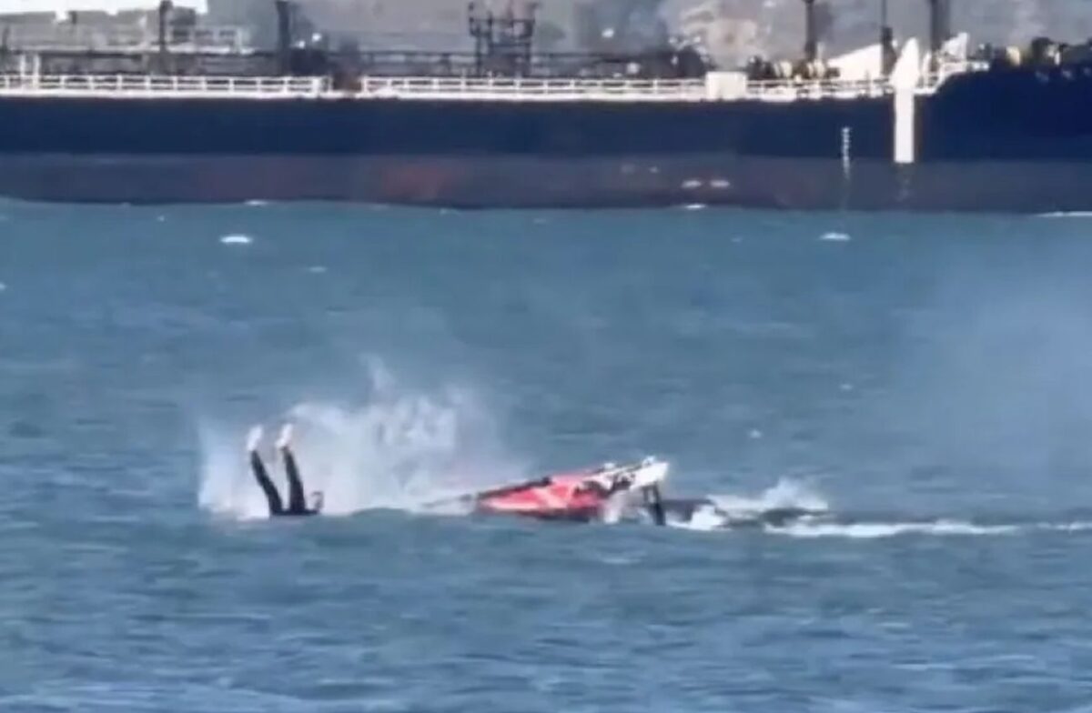 Σέρφερ πέφτει πάνω σε φάλαινα