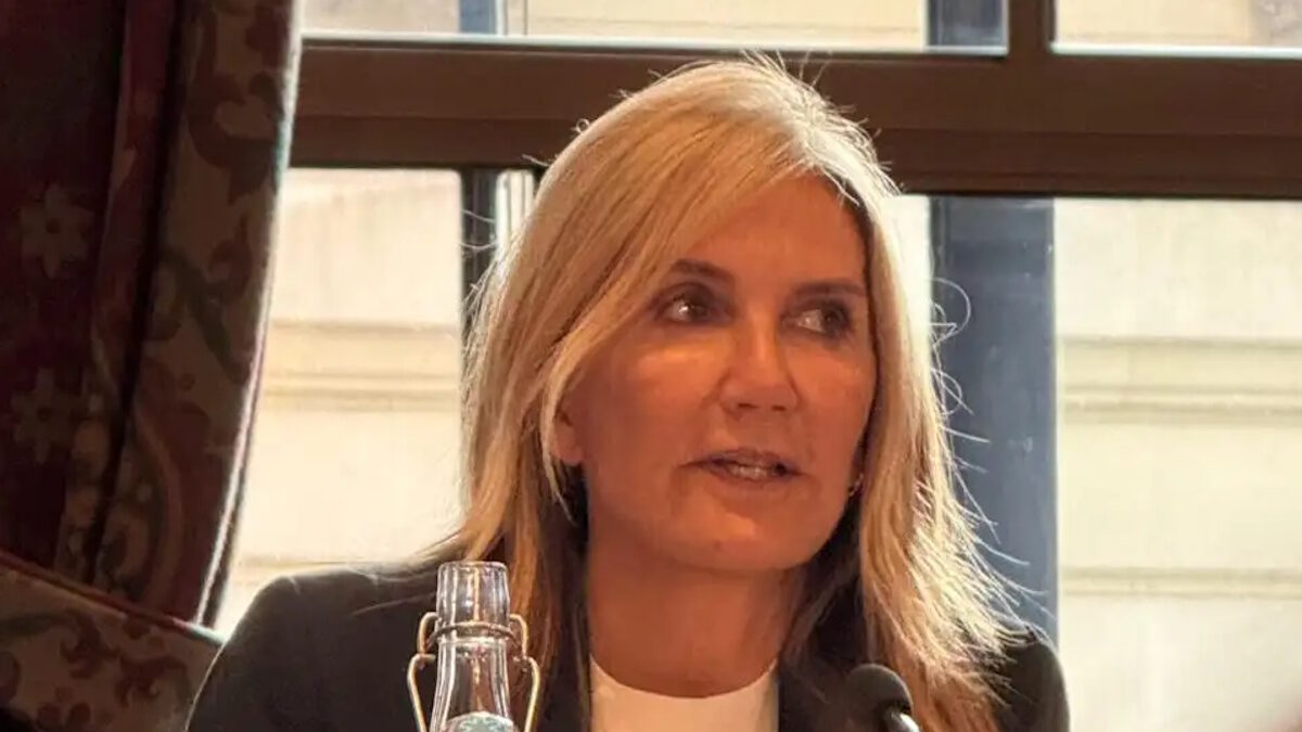 Μαρέβα Γκραμπόφσκι Μητσοτάκη για το ελληνικό age ban στα social media: Να προστατεύσουμε τα παιδιά από τον εθιστικό αλγόριθμο