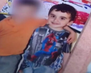 Μενίδι: Ξεκίνησε η δίκη για τον 11χρονο Μάριο που σκοτώθηκε από αδέσποτη σφαίρα σε σχολείο – «Τον γύρισα και είδα το αίμα να τρέχει ποτάμι»