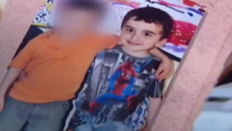 Μενίδι: Ξεκίνησε η δίκη για τον 11χρονο Μάριο που σκοτώθηκε από αδέσποτη σφαίρα σε σχολείο – «Τον γύρισα και είδα το αίμα να τρέχει ποτάμι»