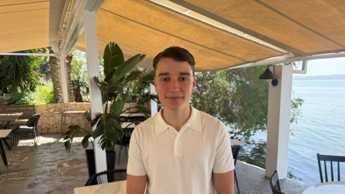 Ο 18χρονος μαθητής Θοδωρής Ζάπρης που έσωσε τη γυναίκα στο εστιατόριο