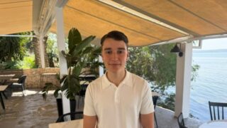 Ο 18χρονος μαθητής Θοδωρής Ζάπρης που έσωσε τη γυναίκα στο εστιατόριο