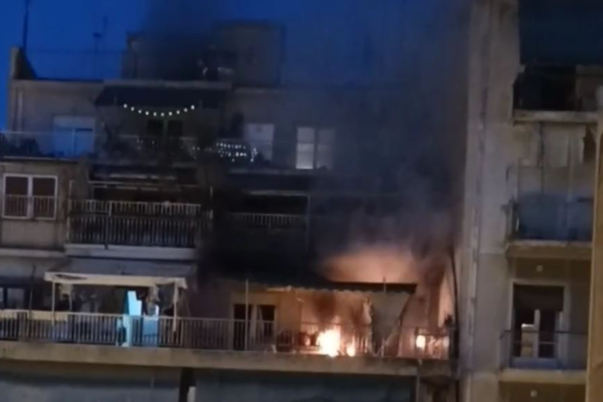 Φωτιά σε σπίτι στο Μεταξουργείο - Μεγάλη κινητοποίηση της πυροσβεστικής