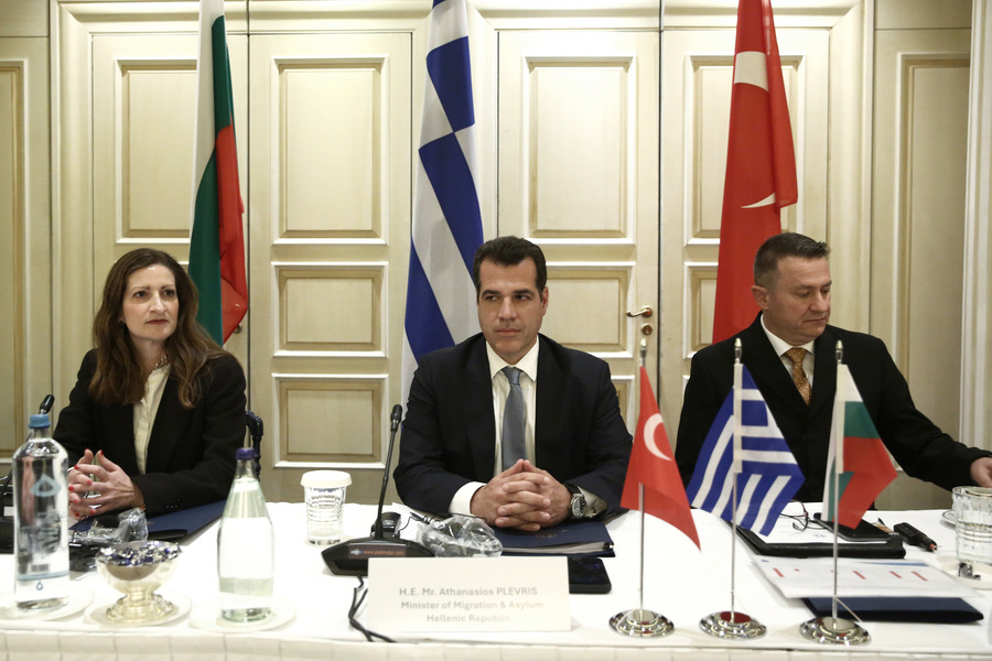 Τριμερής συνάντηση υπουργών Ελλάδας, Βουλγαρίας, Τουρκίας στην Αθήνα για το μεταναστευτικό