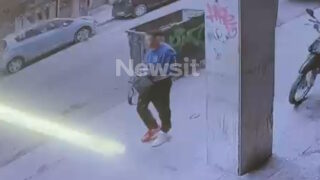 Ο 40χρονος περπατά τρομαγμένος μετά την επίθεση