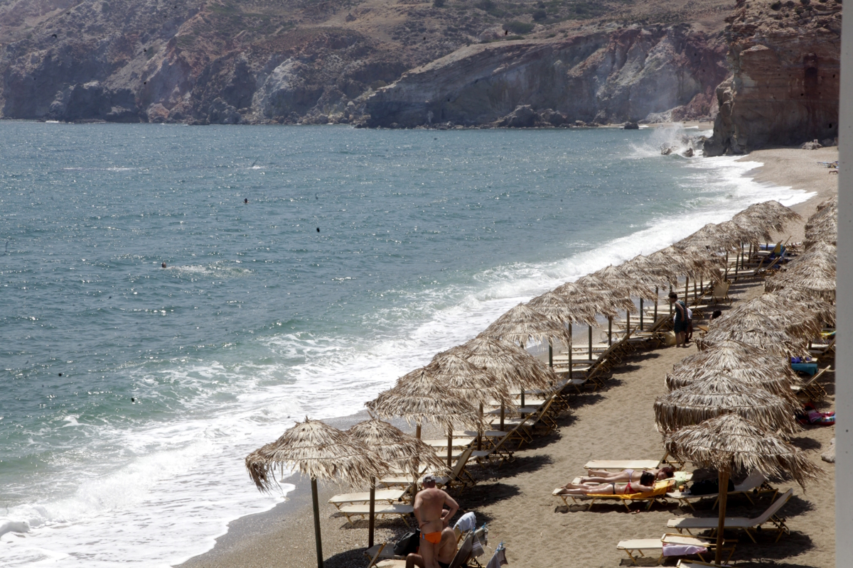 Το ΣτΕ «μπλοκάρει» την επέκταση του White Coast στην παραλία Μύτακας της Μήλου