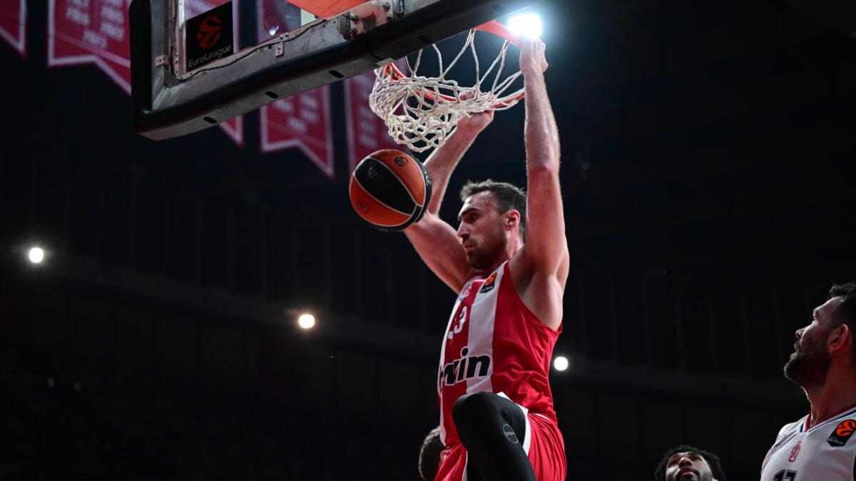 Ο Μιλουτίνοφ καρφώνει κόντρα στην Αρμάνι