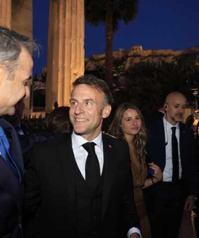 Συζήτηση του πρωθυπουργού, Κυριάκου Μητσοτάκη με τον Πρόεδρο της Γαλλίας, Emmanuel Macron στη Ρωμαϊκή Αγορά Αθηνών