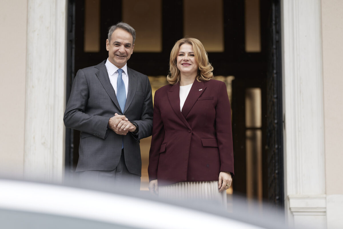 Συνάντηση Μητσοτάκη με τη Λετονή πρωθυπουργό: «Ηγετικός ο ρόλος σας στην περιοχή», τόνισε η Σιλίνια