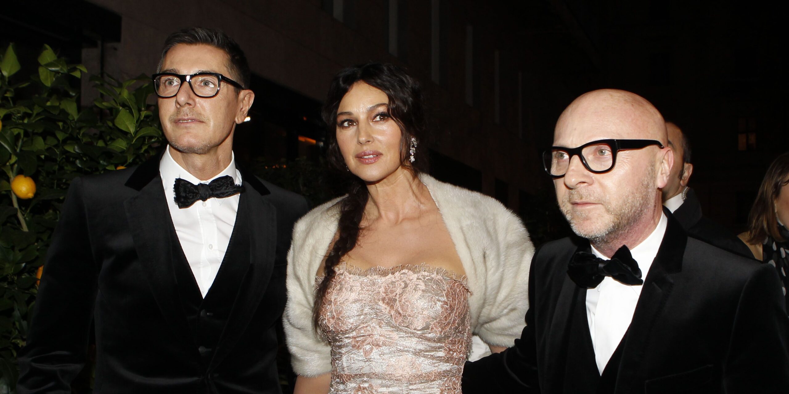 Η Μόνικα Μπελούτσι ανάμεσα στους Ντομένικο Ντόλτσε (δεξιά) και Στέφανο Γκαμπάνα (αριστερά)