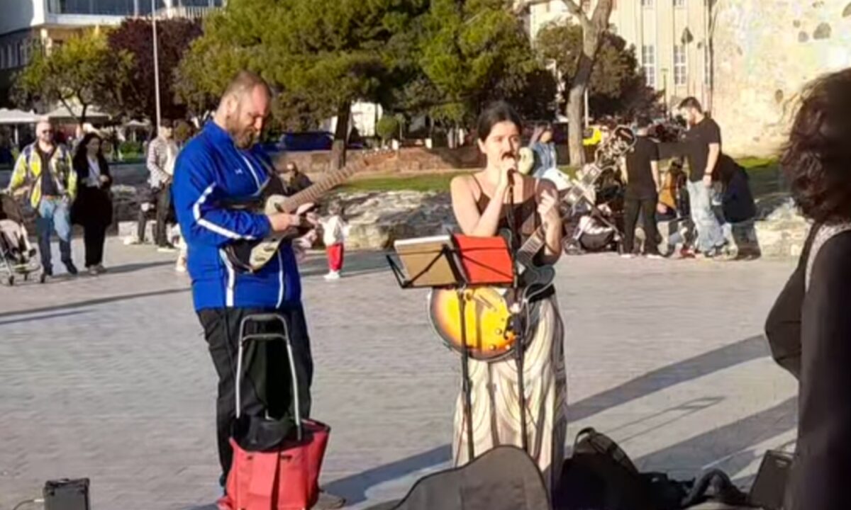 Θεσσαλονίκη: Ο δήμος «παίρνει πίσω» των πρόστιμο 300 ευρώ στους μουσικούς του δρόμου μετά τις αντιδράσεις - «Δικαιωθήκαμε»