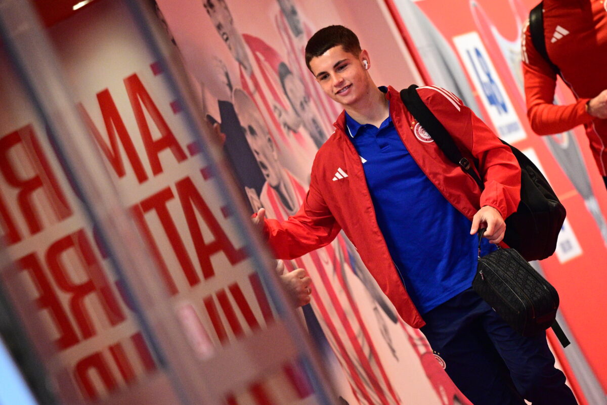 Ο Μουζακίτης σε «σενάριο» με τη Γιουβέντους: «Ο Κιελίνι διαπραγματεύεται για το ελληνικό διαμάντι του Ολυμπιακού»