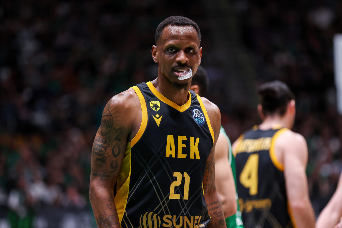 Ο Τζέιμς Νάναλι υπέστη διάστρεμμα και χάνει το ΑΕΚ - Ολυμπιακός