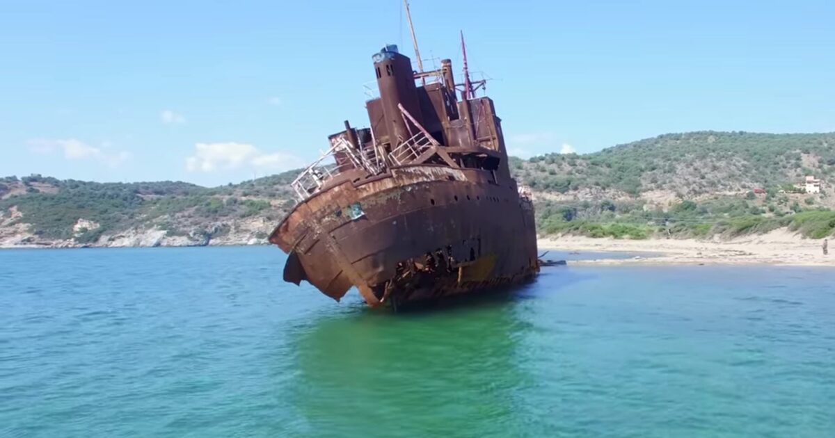Γύθειο: Καταρρέει το ναυάγιο «Δημήτριος» – Βίντεο με τα σημάδια εγκατάλειψης