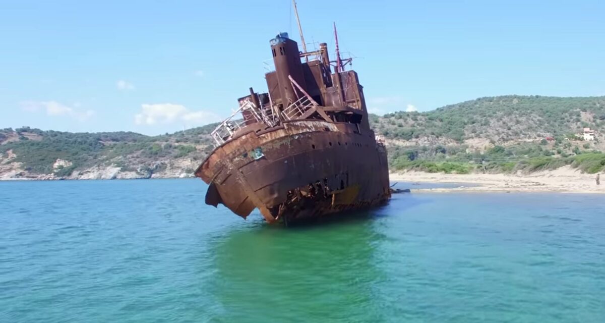Γύθειο: Καταρρέει το ναυάγιο «Δημήτριος» - Βίντεο με τα σημάδια εγκατάλειψης