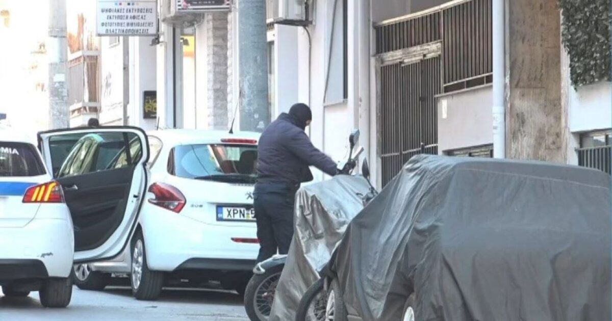 Νέος Κόσμος: Συνελήφθη ο άνδρας που είχε ταμπουρωθεί με όπλο στο σπίτι του