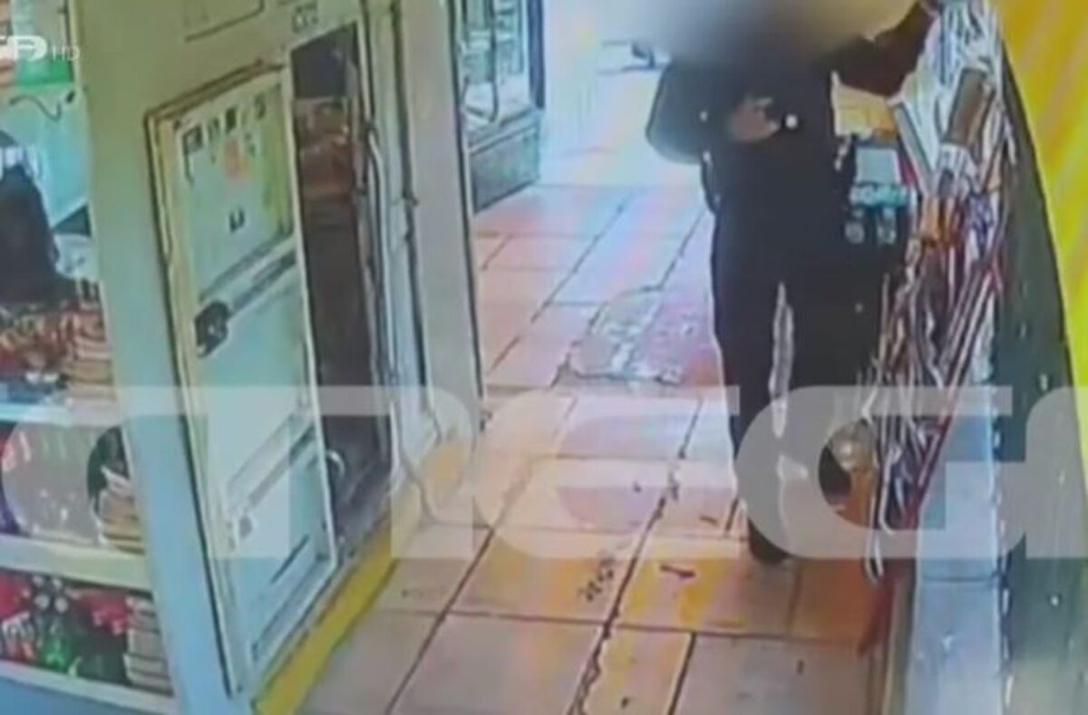 Γενικό Κρατικό Νίκαιας: Η στιγμή που άνδρας επιχειρεί να εισβάλει με αεροβόλο - Βίντεο ντοκουμέντο