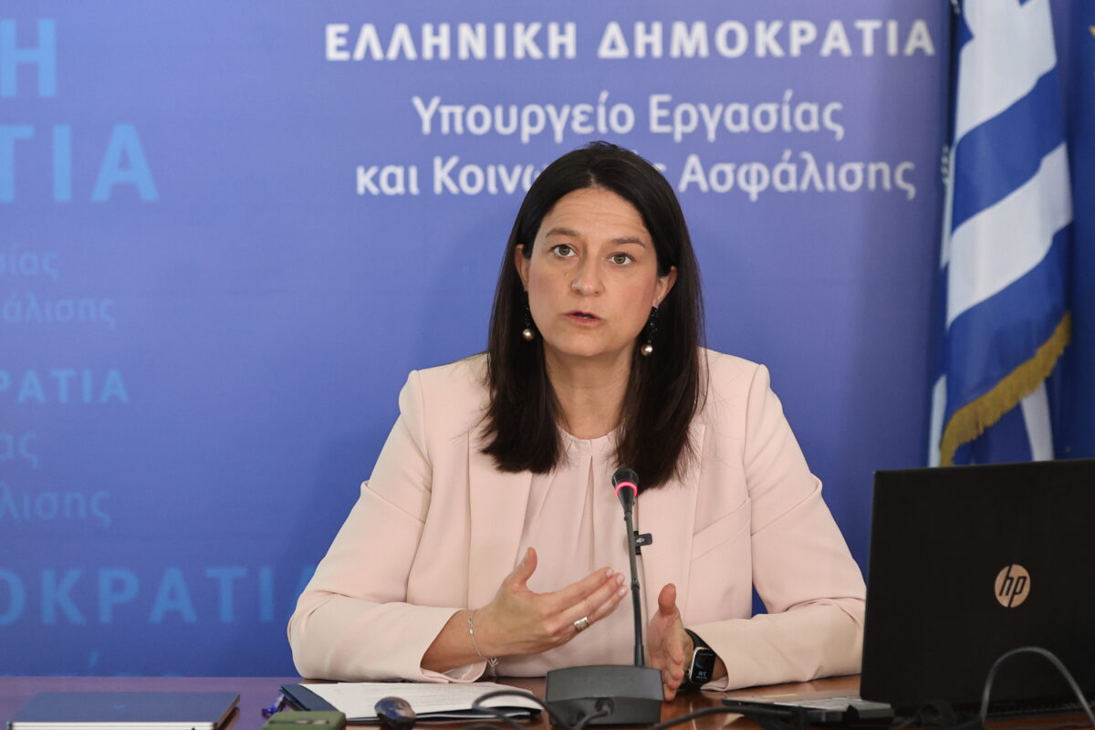 Επικοινωνία Κεραμέως με τον τραυματία εργαζόμενο του ΕΦΚΑ μετά την επίθεση στον Κεραμεικό: «Η στήριξή μας θα είναι ολόπλευρη»