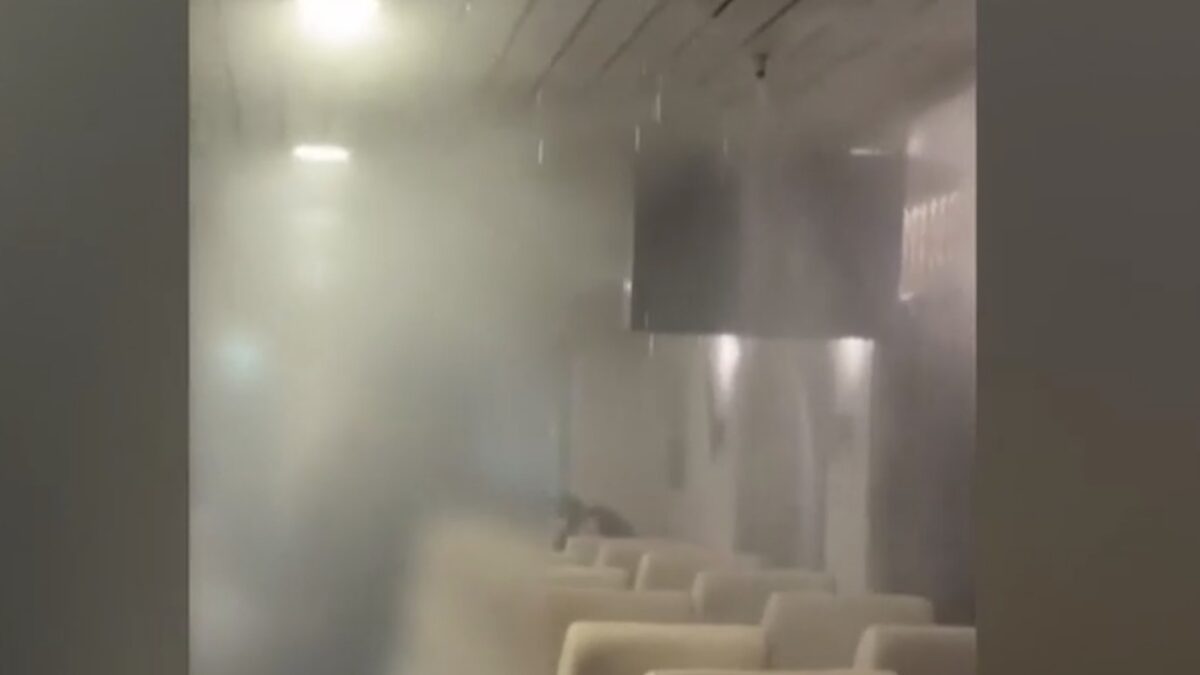 Επιβάτης άναψε τσιγάρο στο πλοίο «Νήσος Σάμος» και ενεργοποίησε το σύστημα πυρόσβεσης, προκαλώντας έντονη αναστάτωση