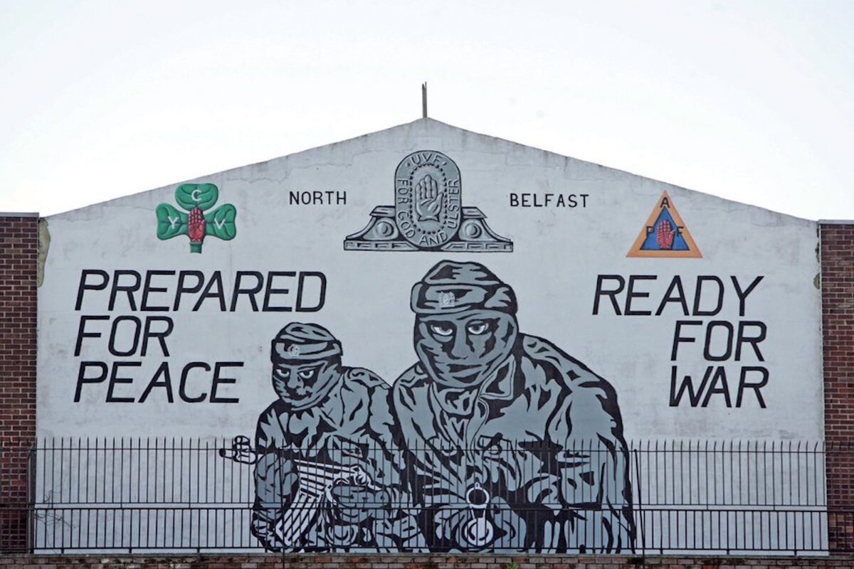 Τοιχογραφία στο Μπέλφαστ για τον IRA