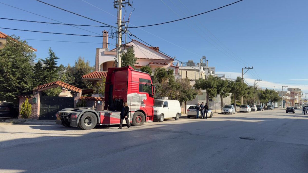 Η νταλίκα που παρέσυρε τη γυναίκα