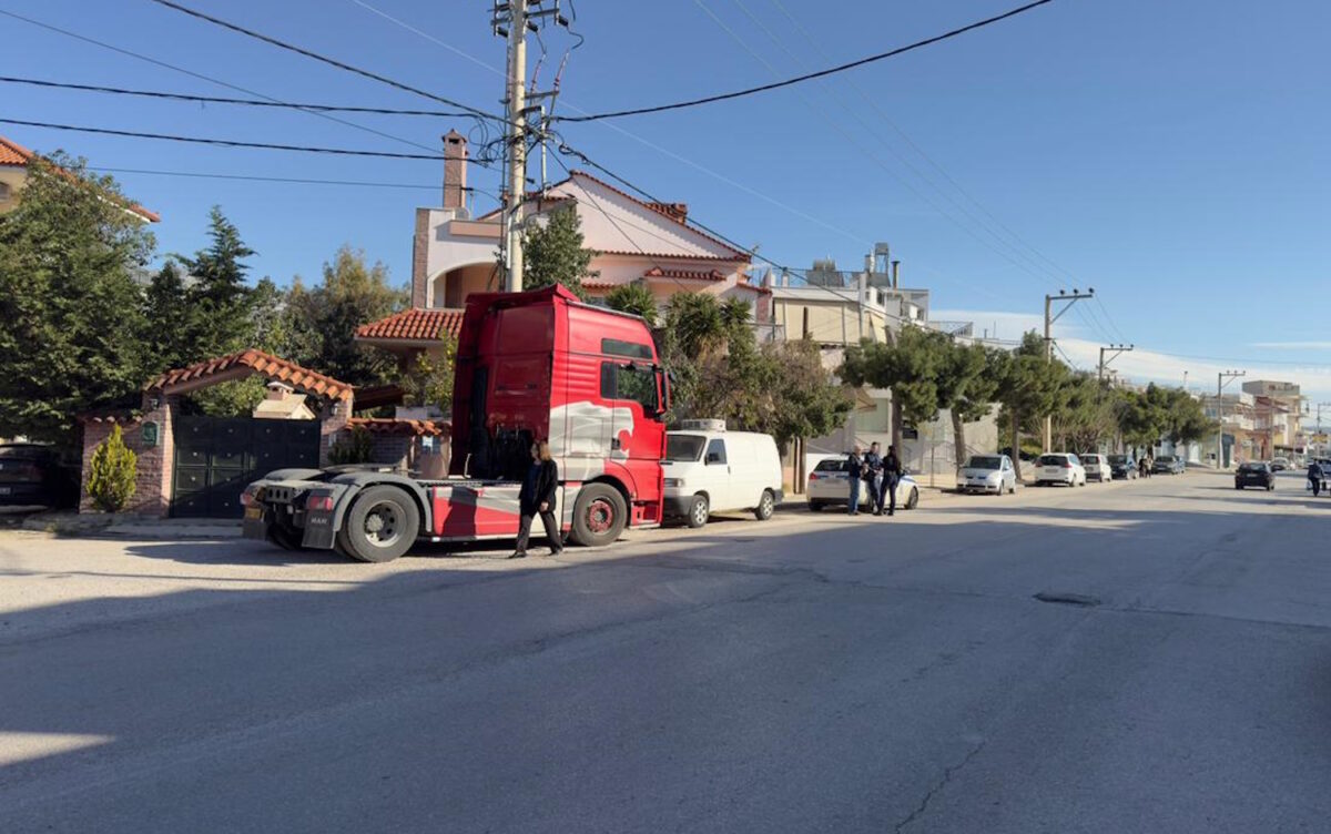 Η νταλίκα που παρέσυρε τη γυναίκα