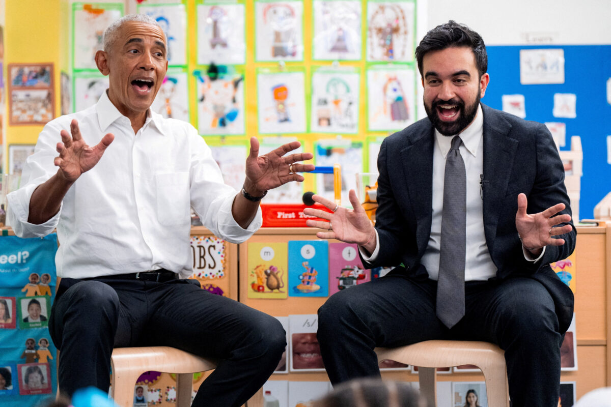 Former U.S President Barack Obama and New York City Mayor Zohran Mamdani sing 'Wheels on the Bus' during a shared reading event at Learning Through Play Pre-K in New York City, U.S April 18, 2026. Angelina Katsanis/Pool via REUTERS TPX IMAGES OF THE DAY