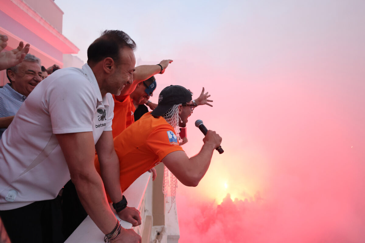 ΦΙΕΣΤΑ ΓΙΑ ΤΗΝ ΚΑΤΑΚΤΗΣΗ ΤΟΥ ΚΥΠΕΛΛΟΥ ΑΠΟ ΤΟΝ ΟΦΗ ΣΤΟ ΚΕΝΤΡΟ ΤΗΣ ΠΟΛΗΣ ΤΟΥ ΗΡΑΚΛΕΙΟΥ. (ΣΤΕΦΑΝΟΣ ΡΑΠΑΝΗΣ