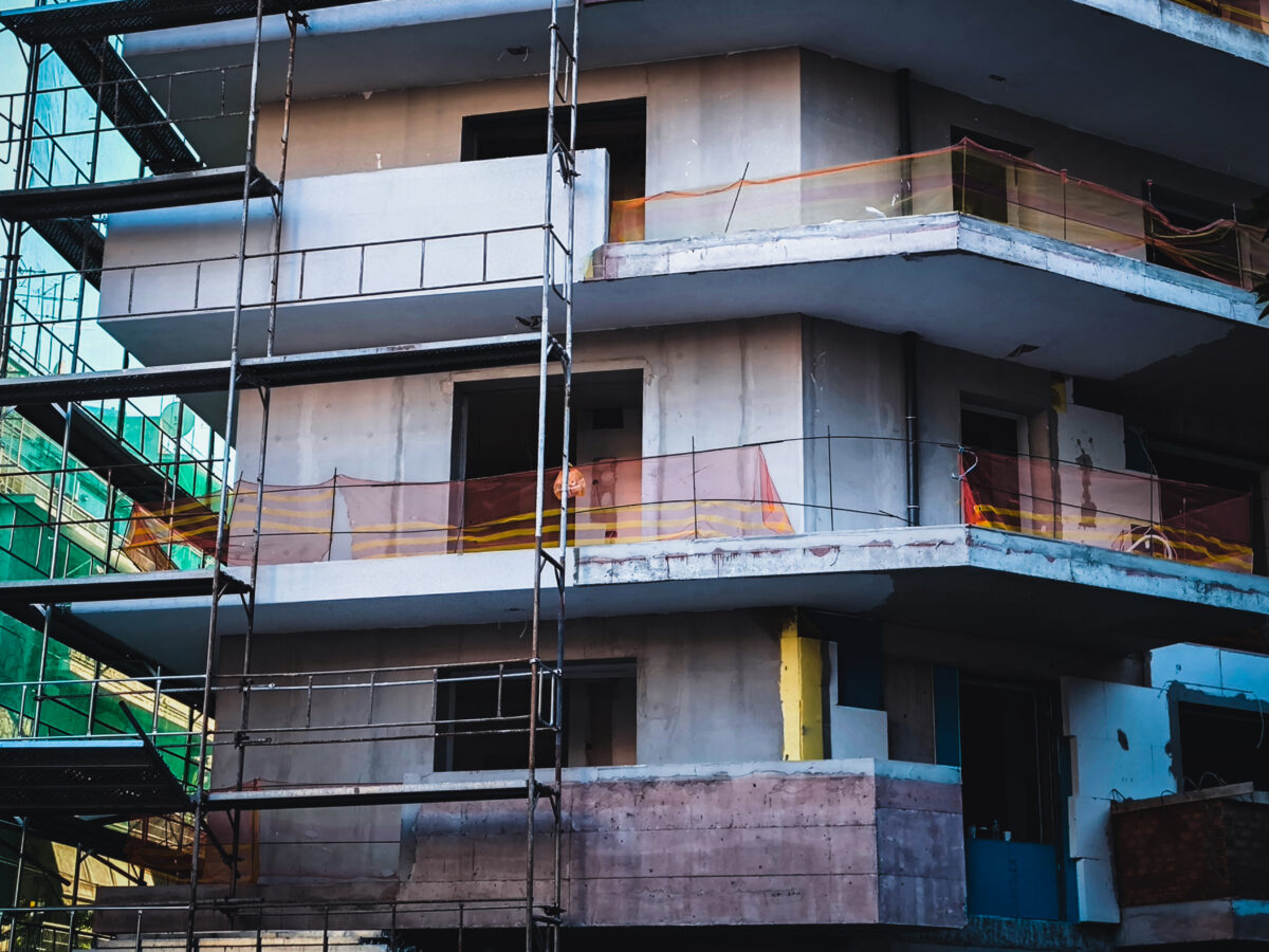 Οικοδομική δραστηριότητα: Αύξηση στα κόστη πρώτων υλών και στα μεροκάματα για νέα κτίρια