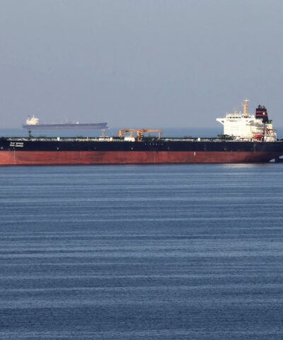 FILE PHOTO: Oil tankers pass through the Strait of Hormuz, December 21, 2018. REUTERS/Hamad I Mohammed/File Photo