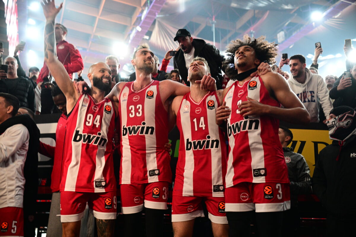 Ολυμπιακός: Αποθέωση και «σφαλιάρες» σε Βεζένκοφ, Μιλουτίνοφ και Ντόρσεϊ για το top10 της Euroleague