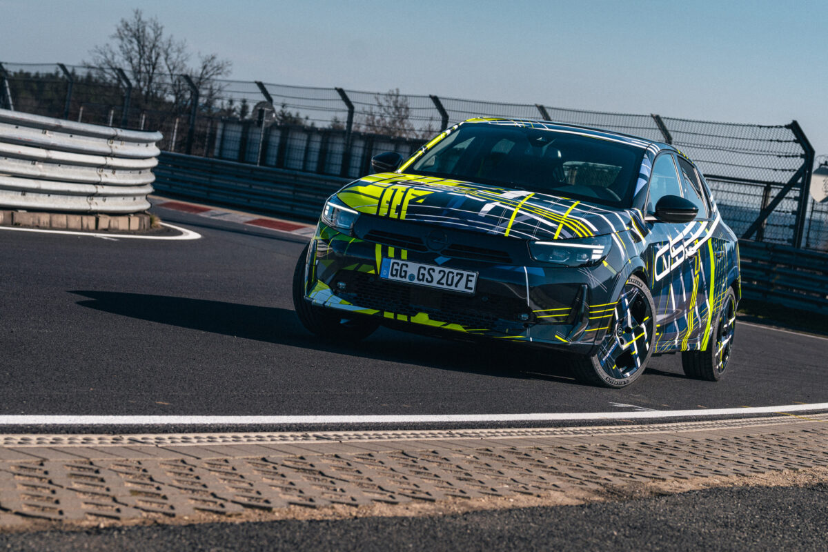 Καμουφλαρισμένο δοκιμάζεται το πανίσχυρο ηλεκτρικό Opel Corsa GSE