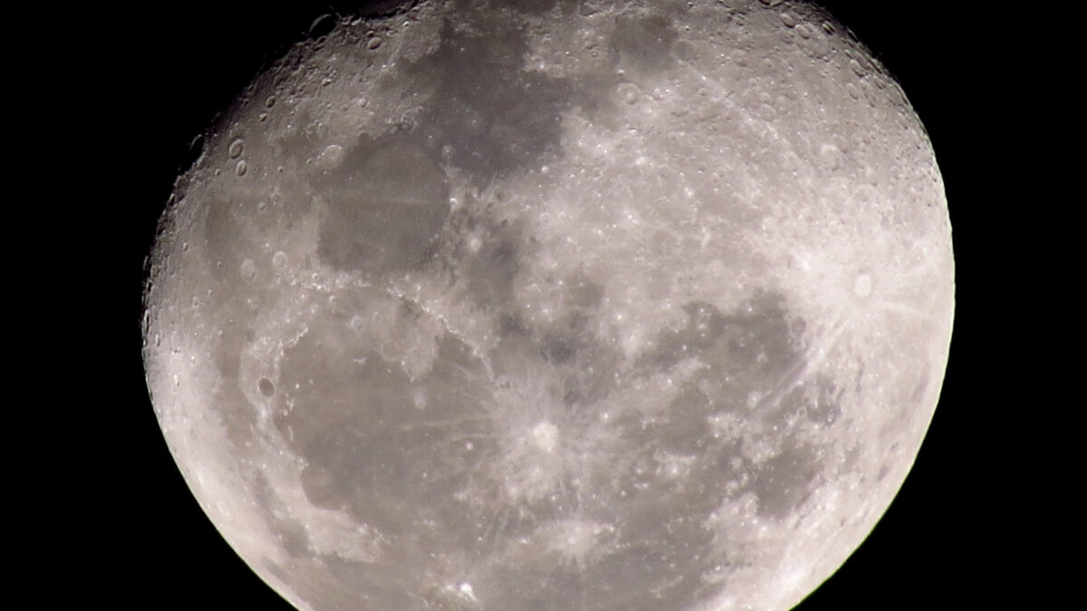 April 5, 2026, Guarulhos, Sao Paulo, Brazil: Moon April 5st, 2026 In the coming hours, NASA's Artemis II Mission with four astronauts to lunar orbit aboard the Orion spacecraft, the forecast for the Moon's orbit is on Monday, April 6. (Credit Image: © Saulo Dias/ZUMA Press Wire)