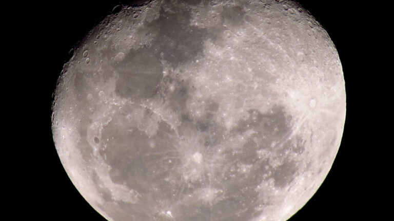 April 5, 2026, Guarulhos, Sao Paulo, Brazil: Moon April 5st, 2026 In the coming hours, NASA's Artemis II Mission with four astronauts to lunar orbit aboard the Orion spacecraft, the forecast for the Moon's orbit is on Monday, April 6. (Credit Image: © Saulo Dias/ZUMA Press Wire)
