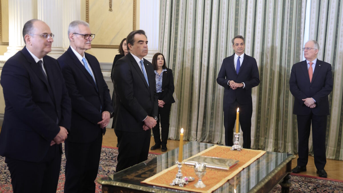 Η ορκωμοσία Σχοινά, Λαζαρίδη και Τουρνά